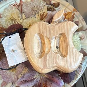 Apple AirPods Max Charging Stand - USB C